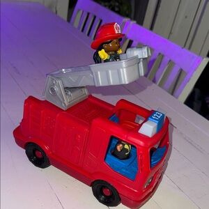 Fisher price little X2 people French  Red Fire Truck Toy with Ladder working